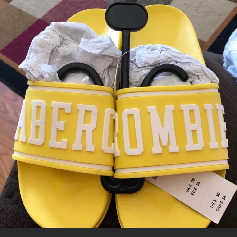 Super cute and bright Abercrombie sandals !
